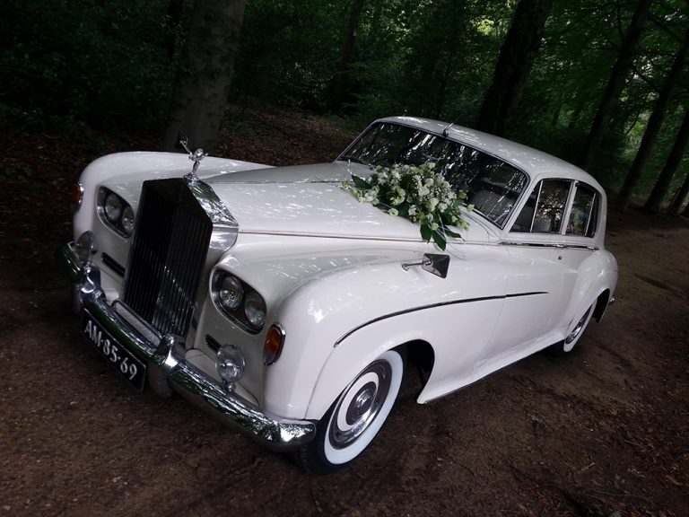 Witte trouwauto en trouwauto’s te huur bij LoyaltyRide LoyaltyRide